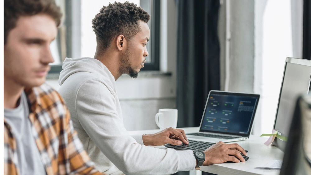 Amazon PHK besar-besaran karyawannya. (aboutamazon.com)